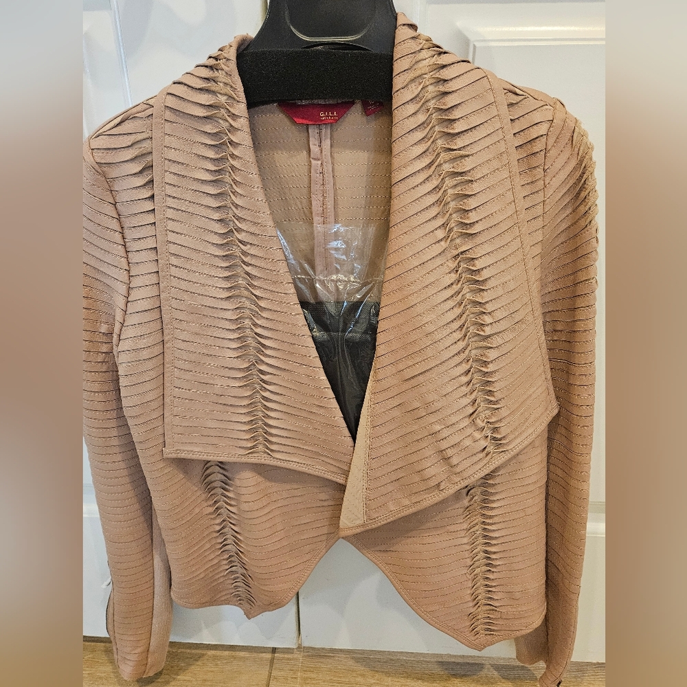 G.I.L.I. Women's Textured Blazer in Soft Beige
